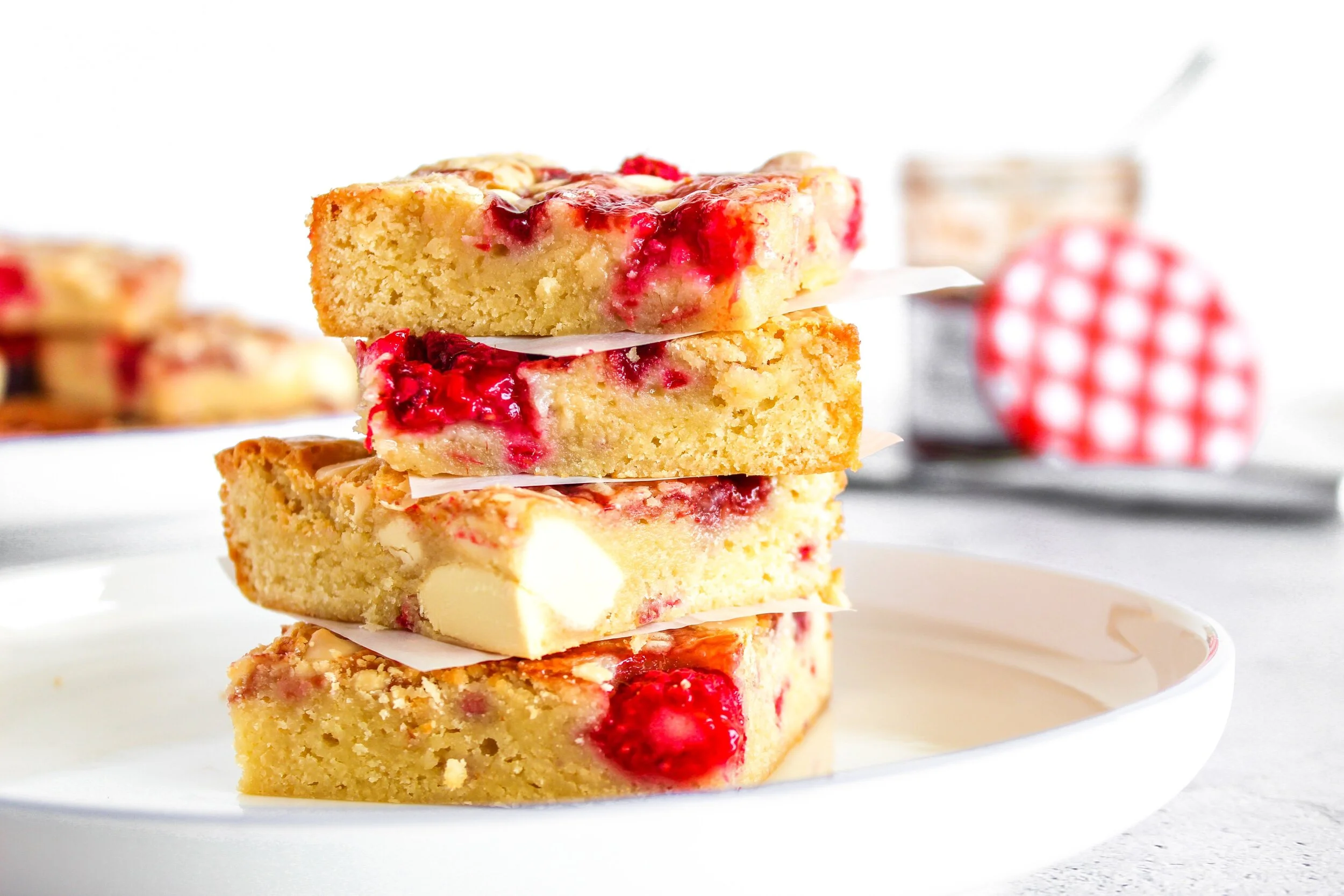 You Need To Add These Raspberry & White Chocolate Blondie Bars To Your To-Bake-List