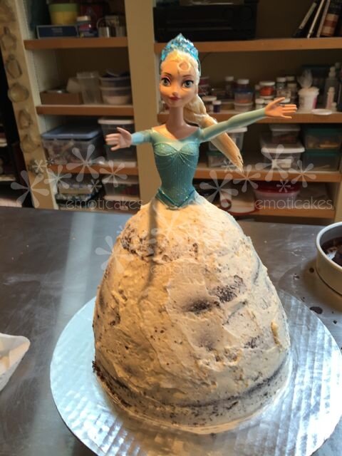 Coolest Elsa Dress Cake-happymobile.vn