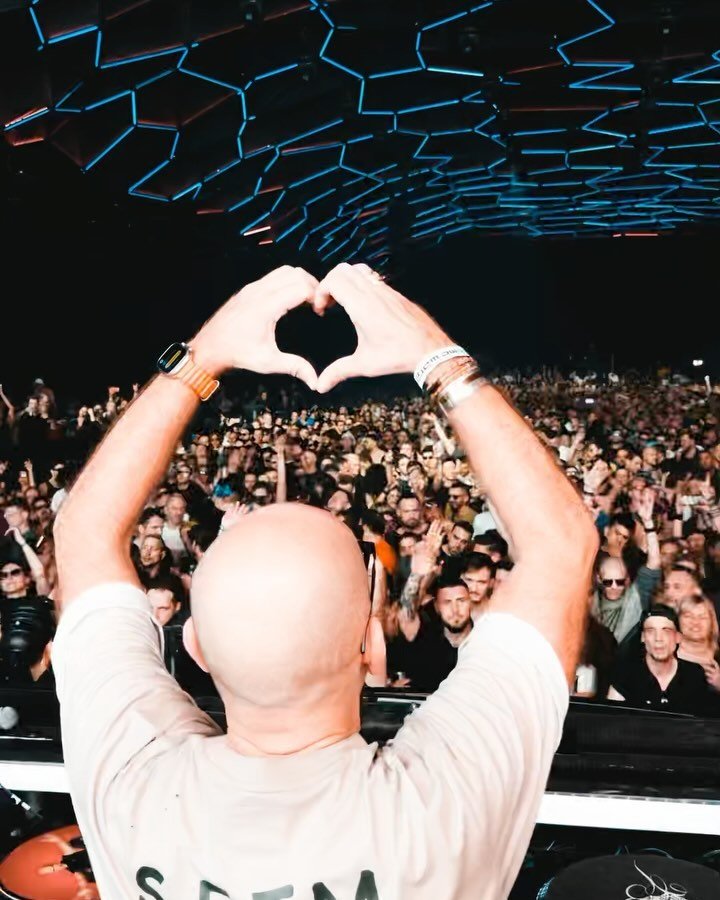 Dear Friends of @time_warp_official,
Once more, it has been an absolute delight to embark on this journey with you.

From a 3-hour Time Warp set to an 8-hour after-hour set at the Zimmer Club &ndash; it was an epic adventure. Waking up yesterday with