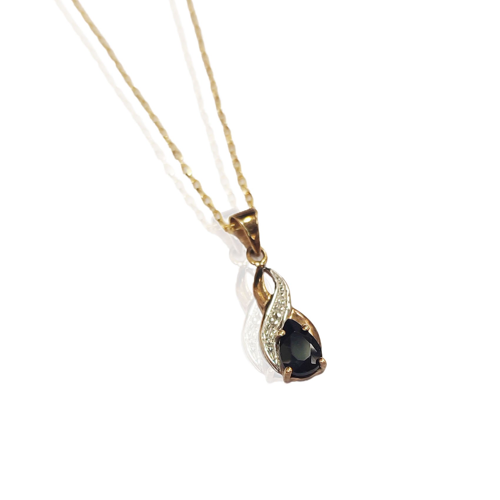 sapphire diamond pendant.jpeg
