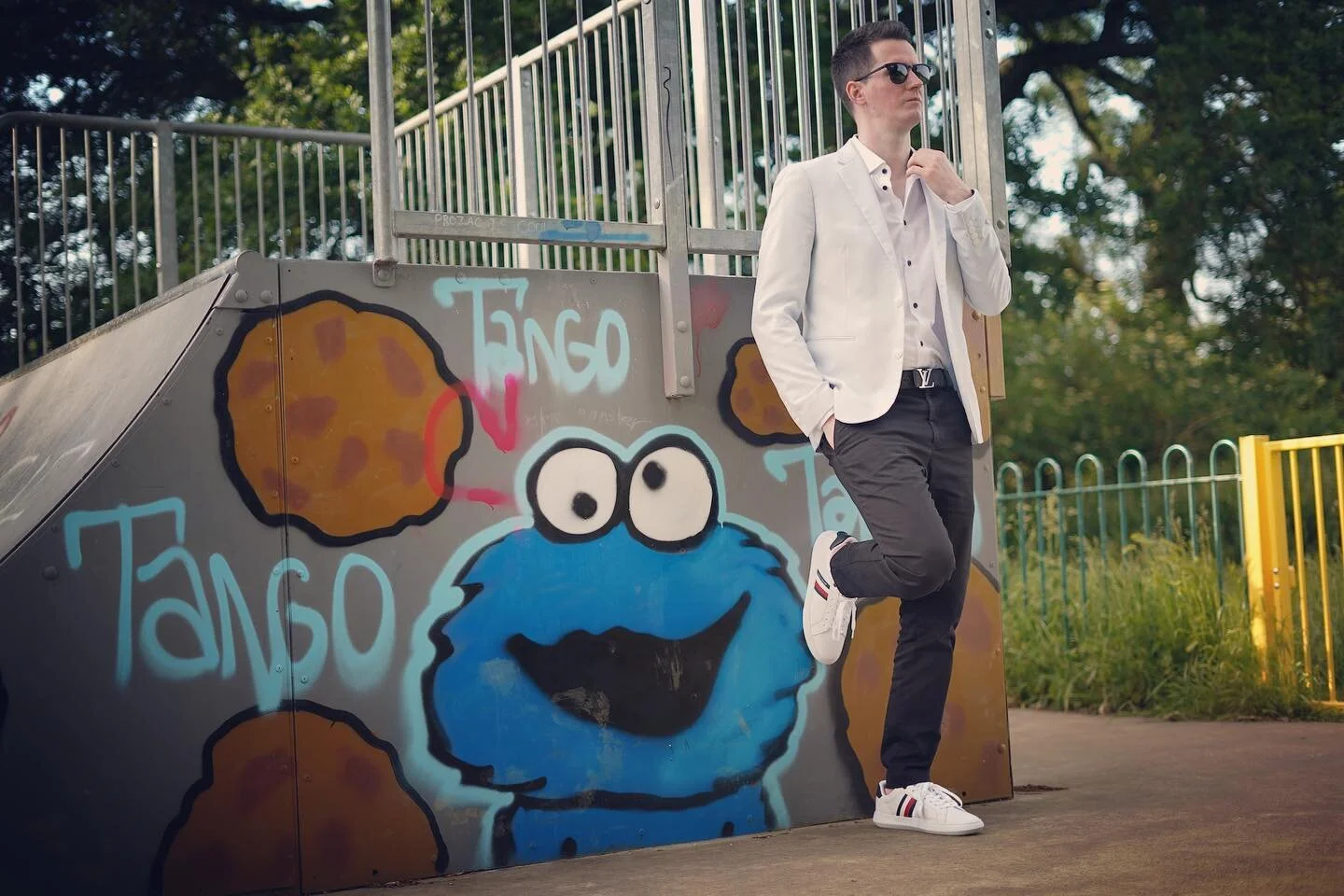 Any excuse to stand with the Cookie Monster #cookie #monster #photography #fashion #tommyhilfiger #blazer