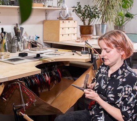 Join us in welcoming Sophie, the masterful Goldsmith and our new Head of Bristol studio. Sophie&rsquo;s exquisite designs have adorned celebrities and captivated audiences worldwide. With 15 years of experience, Sophie infuses magic into precious mat