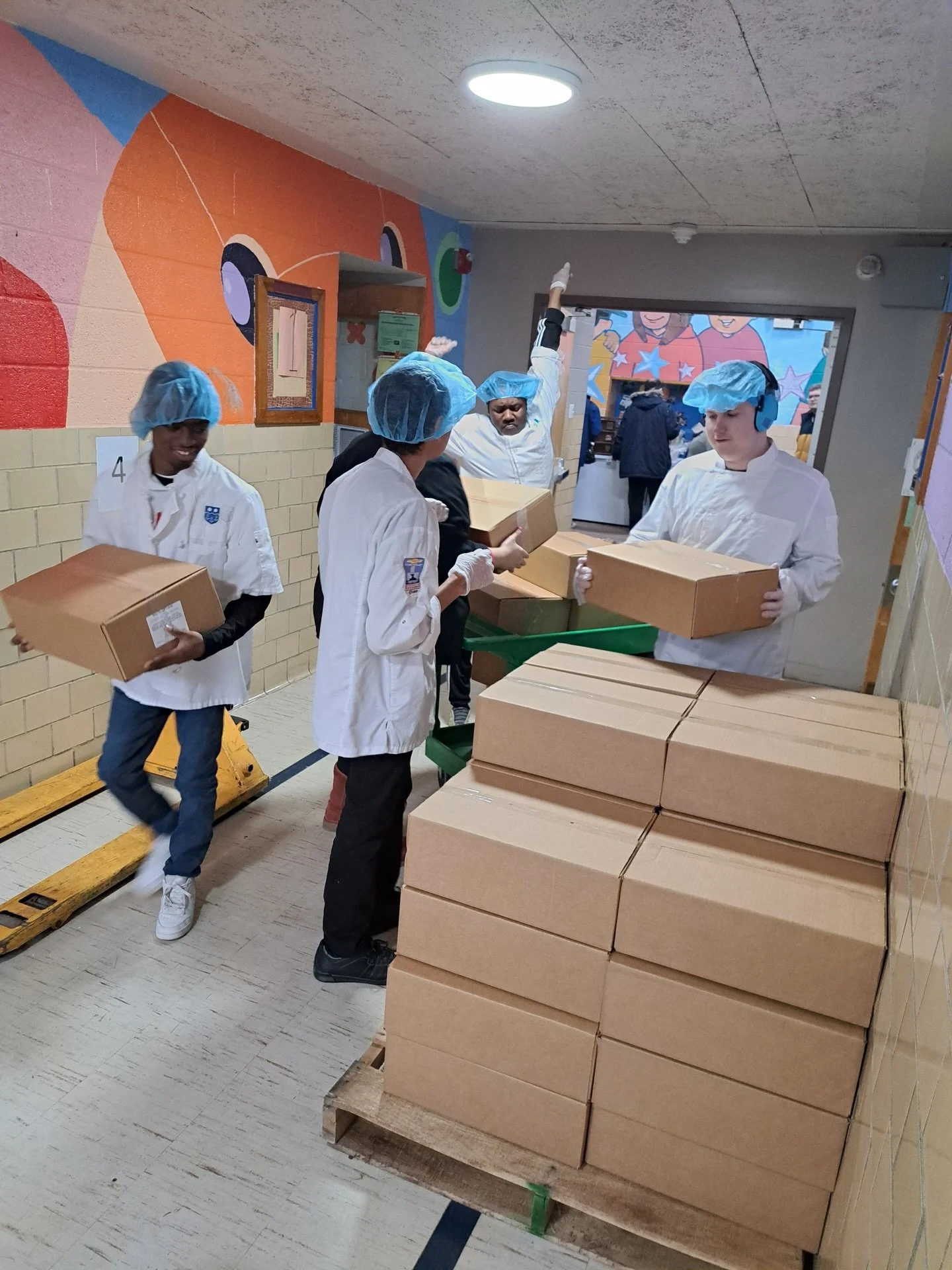 🌟 Rising Stars Academy Production Spotlight! 🌟

Students in the Production program worked together to prepare 640 loaves of bread (baked fresh by our RSA Bakery!) for delivery &mdash; and they absolutely crushed it! 🙌 From sorting four loaves per 