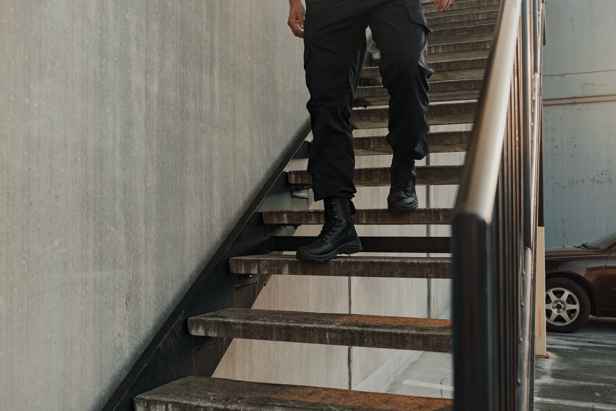 garmont_LEO 2.0_stairs-.jpg