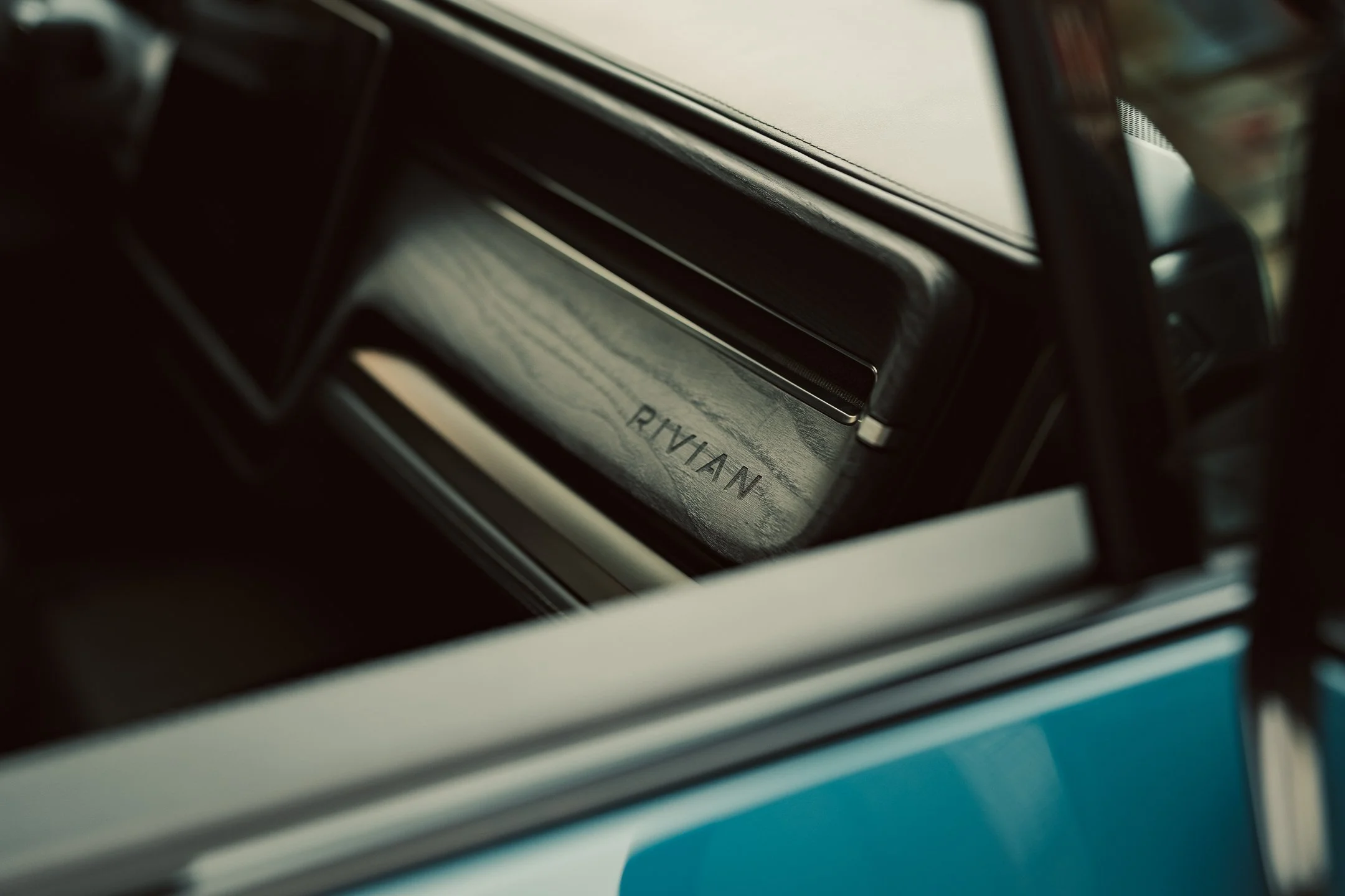 r1 rivian-09044.jpg