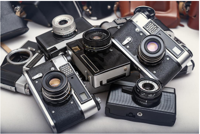6 Best Vintage Film Cameras for Beginners and Analog Enthusiasts