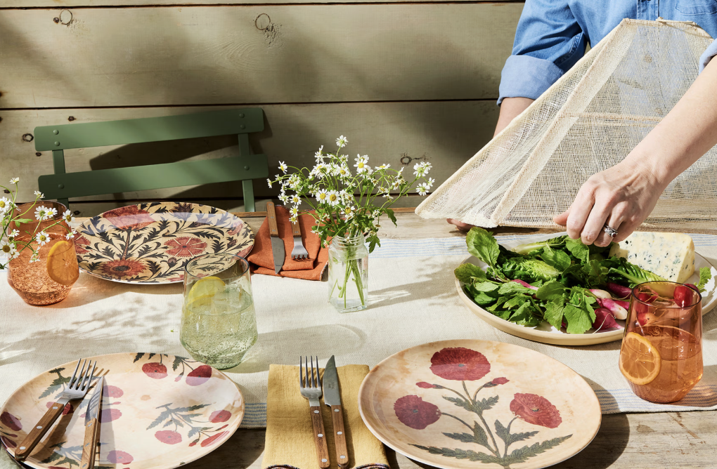 The Nostalgic Table: Elevating Your Summer Picnics with Vintage Cookware
