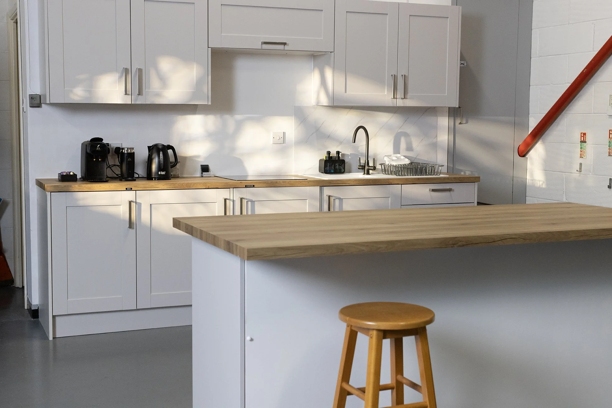 visual engineering studio with nice kitchen near london.jpg