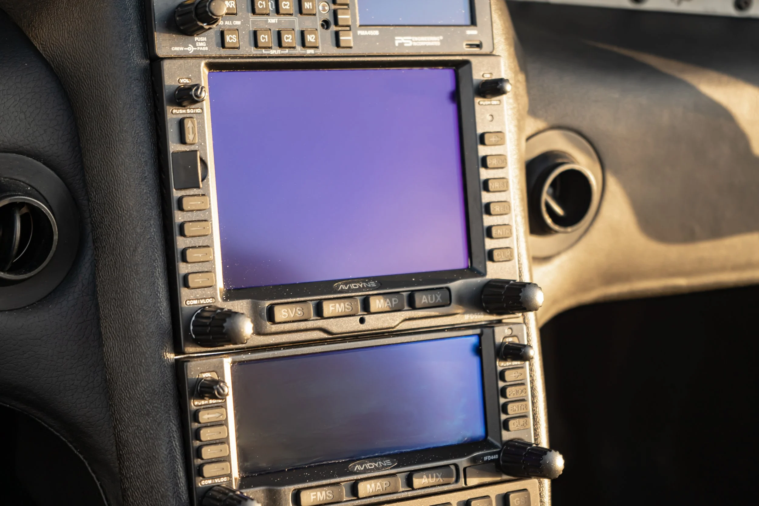 N466CD Interior-05.jpg