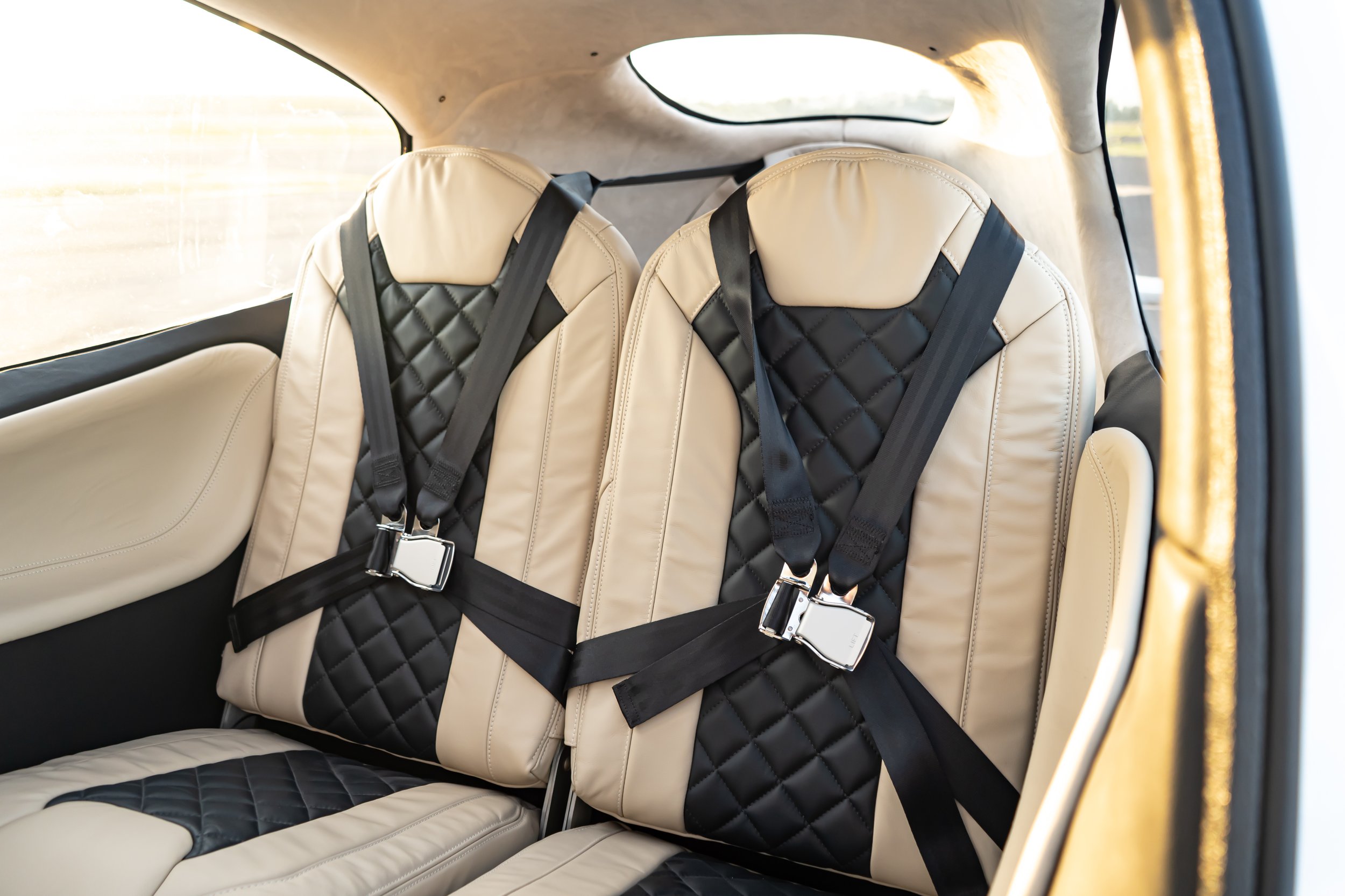 N466CD Interior-18.jpg