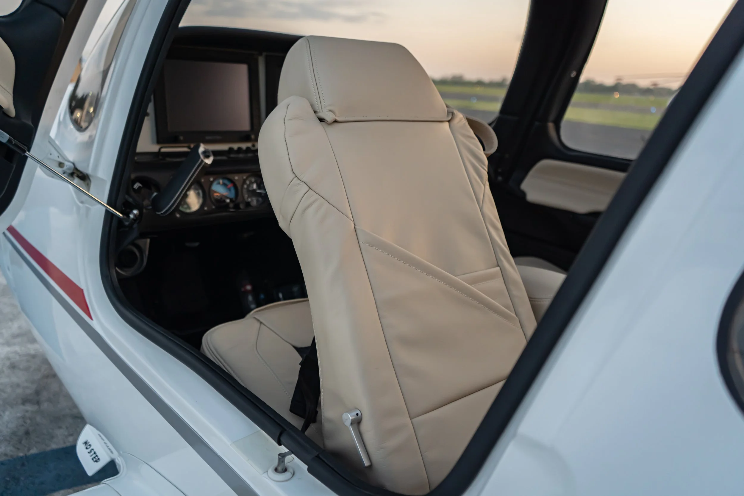 N466CD Interior-22.jpg