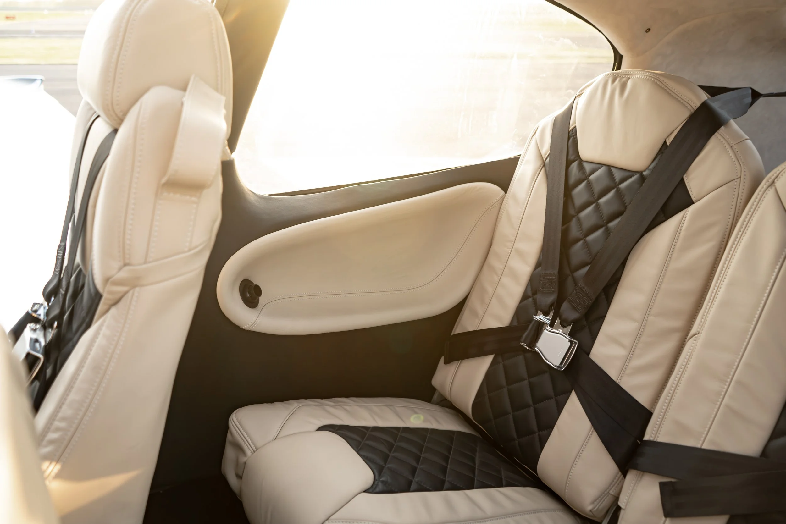 N466CD Interior-19.jpg