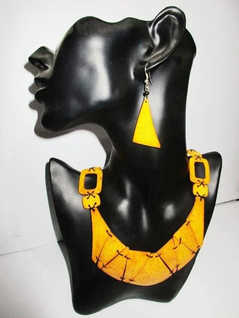 Coconut necklace with circle charm