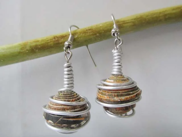 Eco-friendly earrings made of rolled paper and cooper