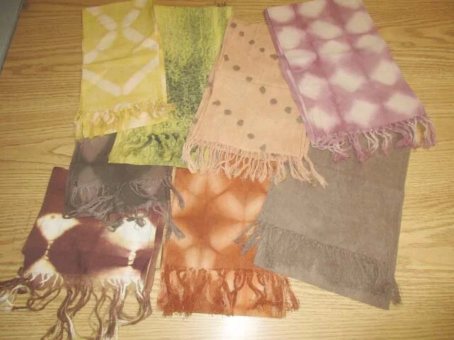 Coconut, teca and mango dyes for scarves and shawls
