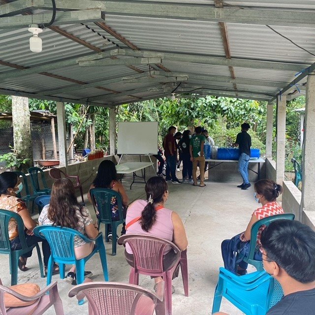 Community meeting organized by a team of students in San Pedro Perulapan.
