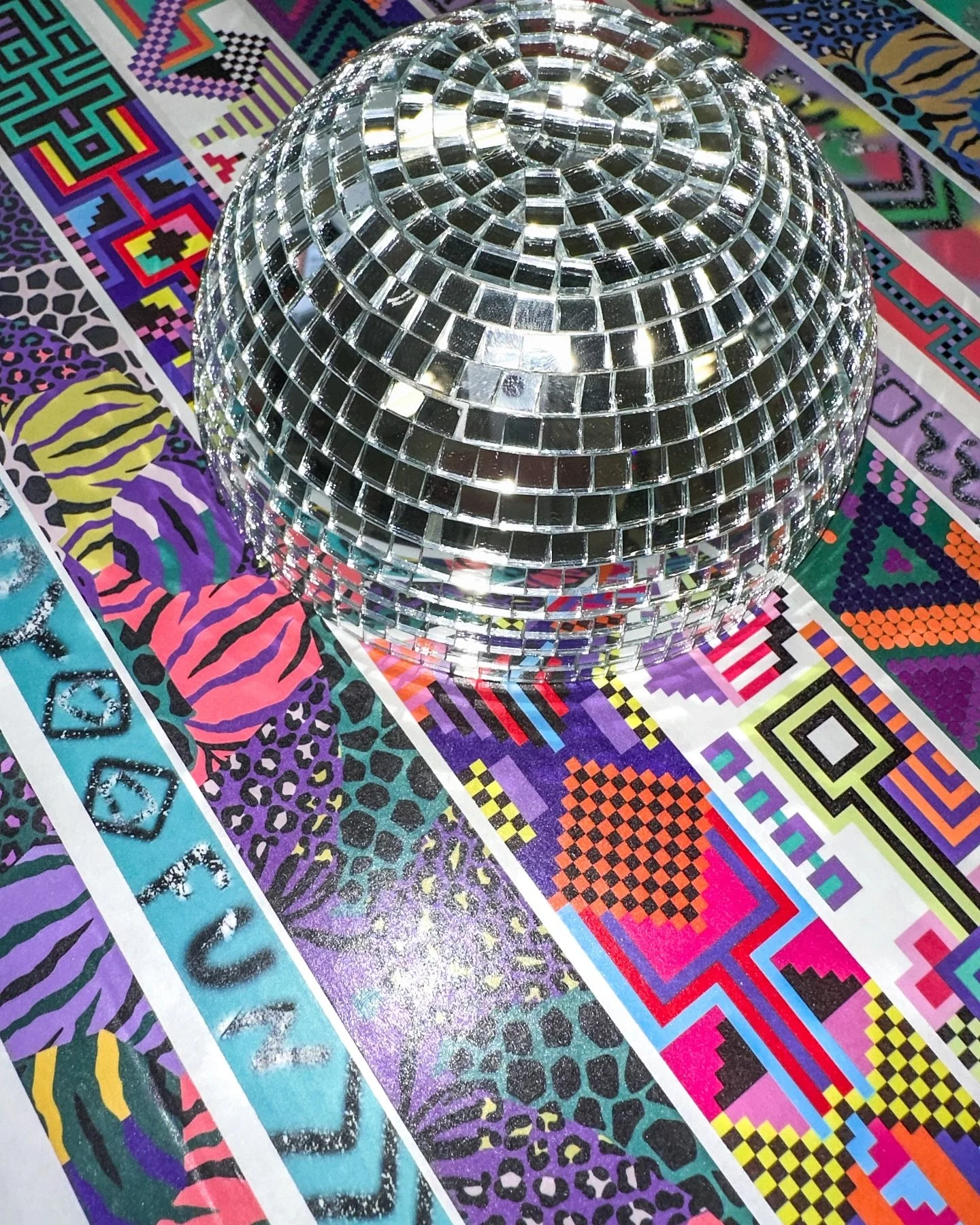 Washi Tape Disco 🪩 many new tapes in the house, hopefully soon online ⚡️⚡️⚡️⚡️⚡️
#WashiTapes #DiscoDecor #PopTape #ColorfulTapes #FabienneMorelDesigns #SpecialTape #DanceParty #TapeArt #CraftyDisco #FunkyTape #WashiTapeLove #DiscoVibes #PopArtCraft