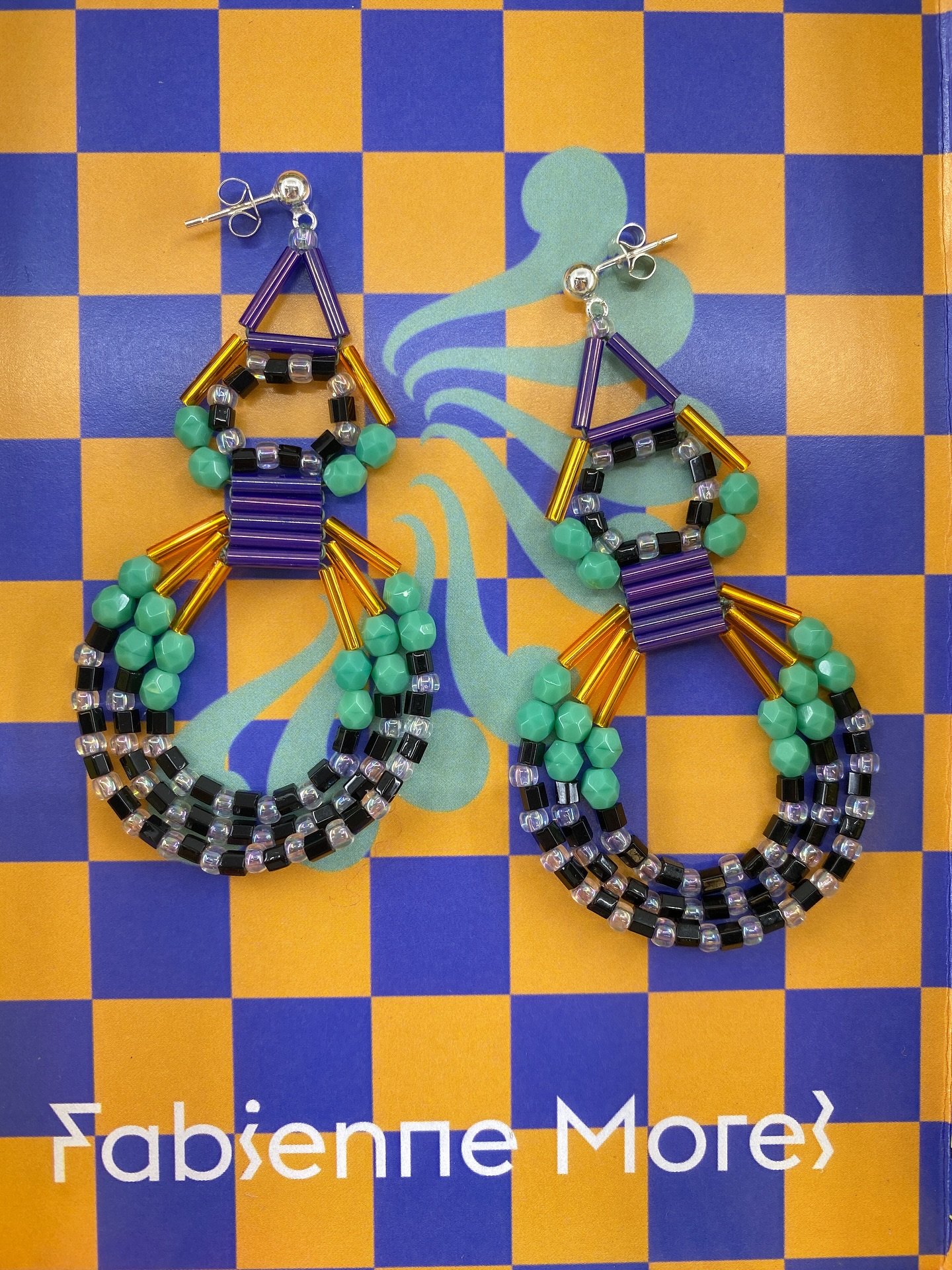 Summer Vibes&hellip; 🫶

#FabienneMorel #earrings #JewelryWithJoy #HappyAccessories #ColorfulEarrings #HandcraftedWithLove #PlayfulJewelry #BoldAndBright #FabienneMorelDesigns #EarringsThatSmile #BeadedHappiness #LuzernDesign #SwissJewelry #FeelGoodJ