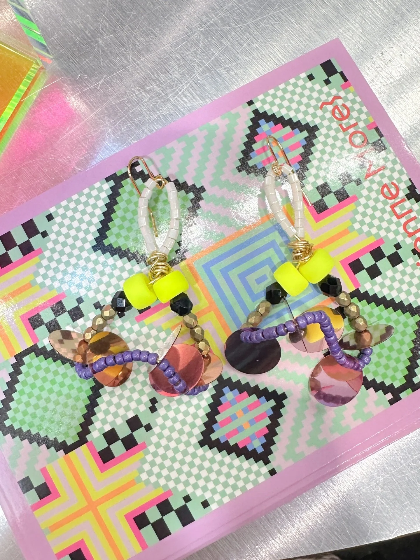 Flow Earrings, fresh and new 🪸 and earringsistable

#FabienneMorel #earrings #multidimensionalTextiledesign #joyfull #colourful