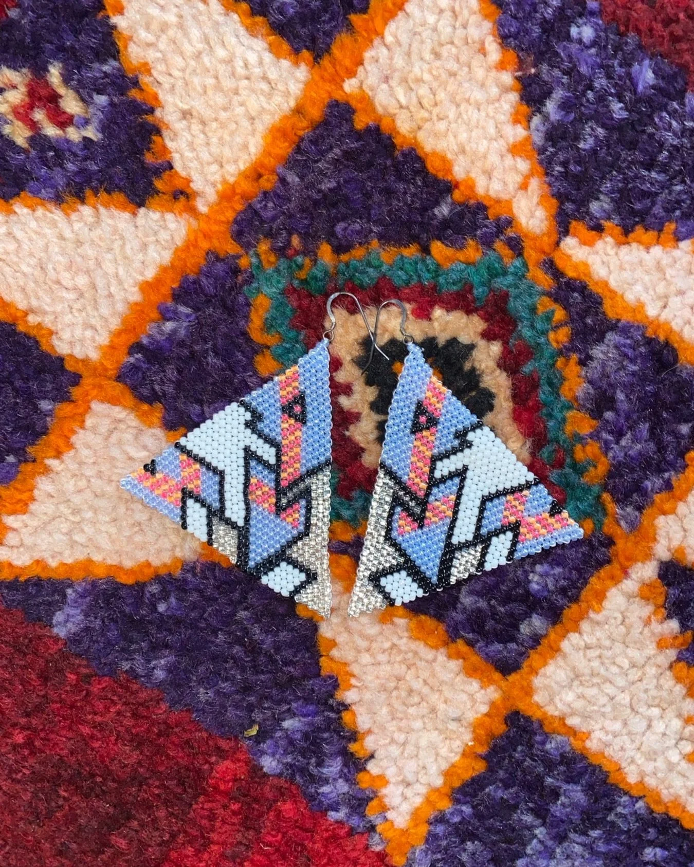 Pyramid Earrings comeback 

#FabienneMorel #multidimensionalTextiledesign
#breathencodedart #spiralreturnsback

This symbol carries my breath. Recognition, Resources, and Resonance return in balance.