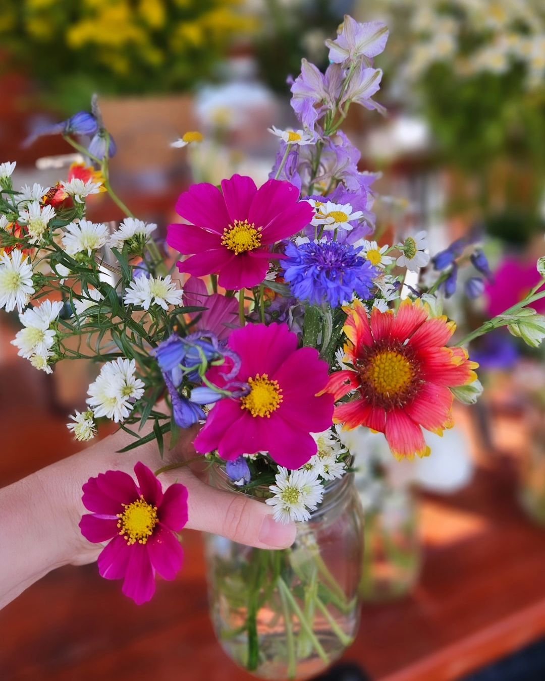 Excited for Saturday @newbraunfelsfarmersmarket ! 

Embrace the English countryside charm with our posy jar arrangements. These cuties bring life to every corner of your home. 🌸🌼

#farmersmarket #cutflowers #flowerfarm #creeksouthfarms #texasflower