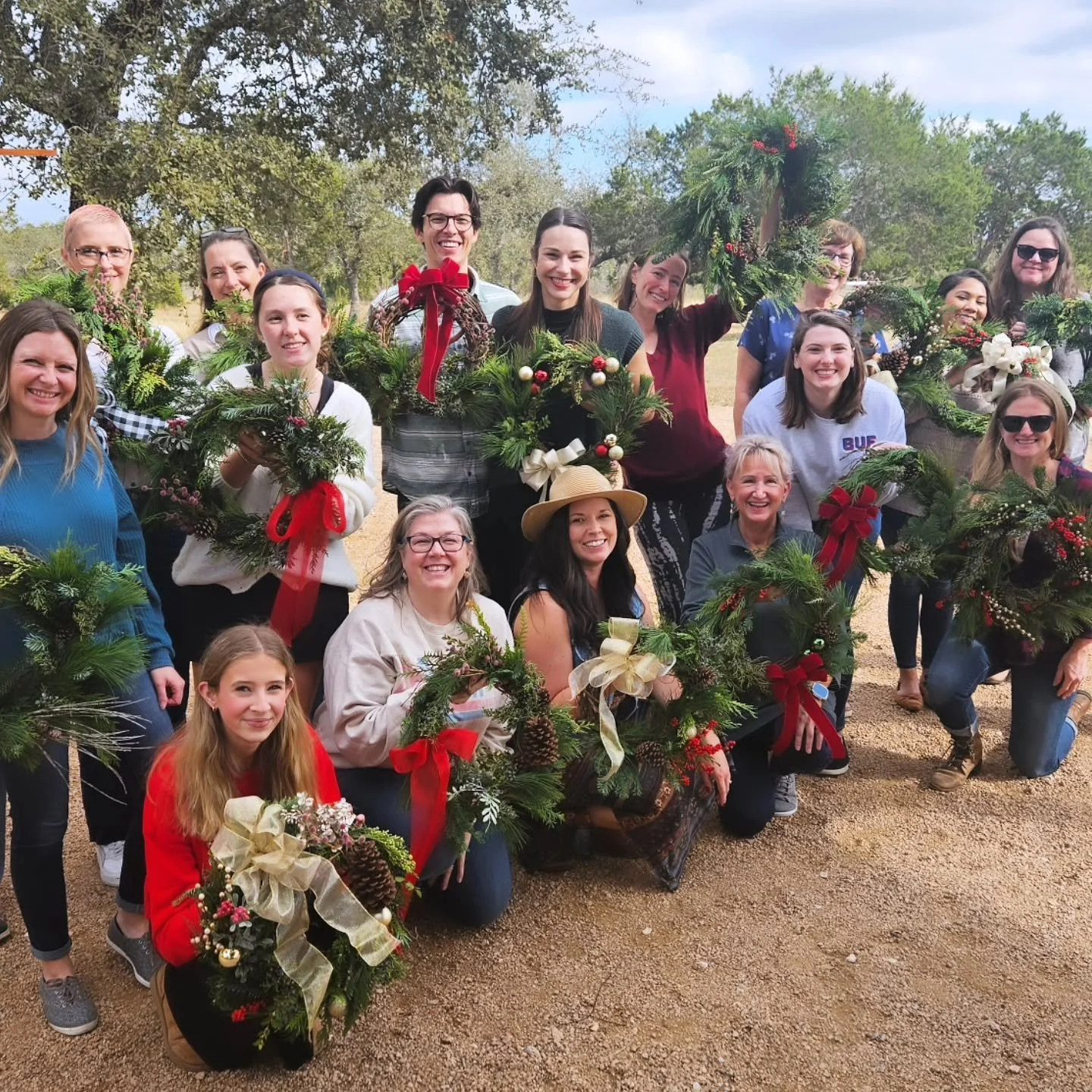 ✨ It&rsquo;s that time of year again! ✨
Join us for our 5th Annual Holiday Wreath Workshop at our favorite craft brewery, @roughhousebrewing!

Kick off the holiday season with good friends, good beer, and fresh evergreens. 🌲🍺
We&rsquo;ll guide you 