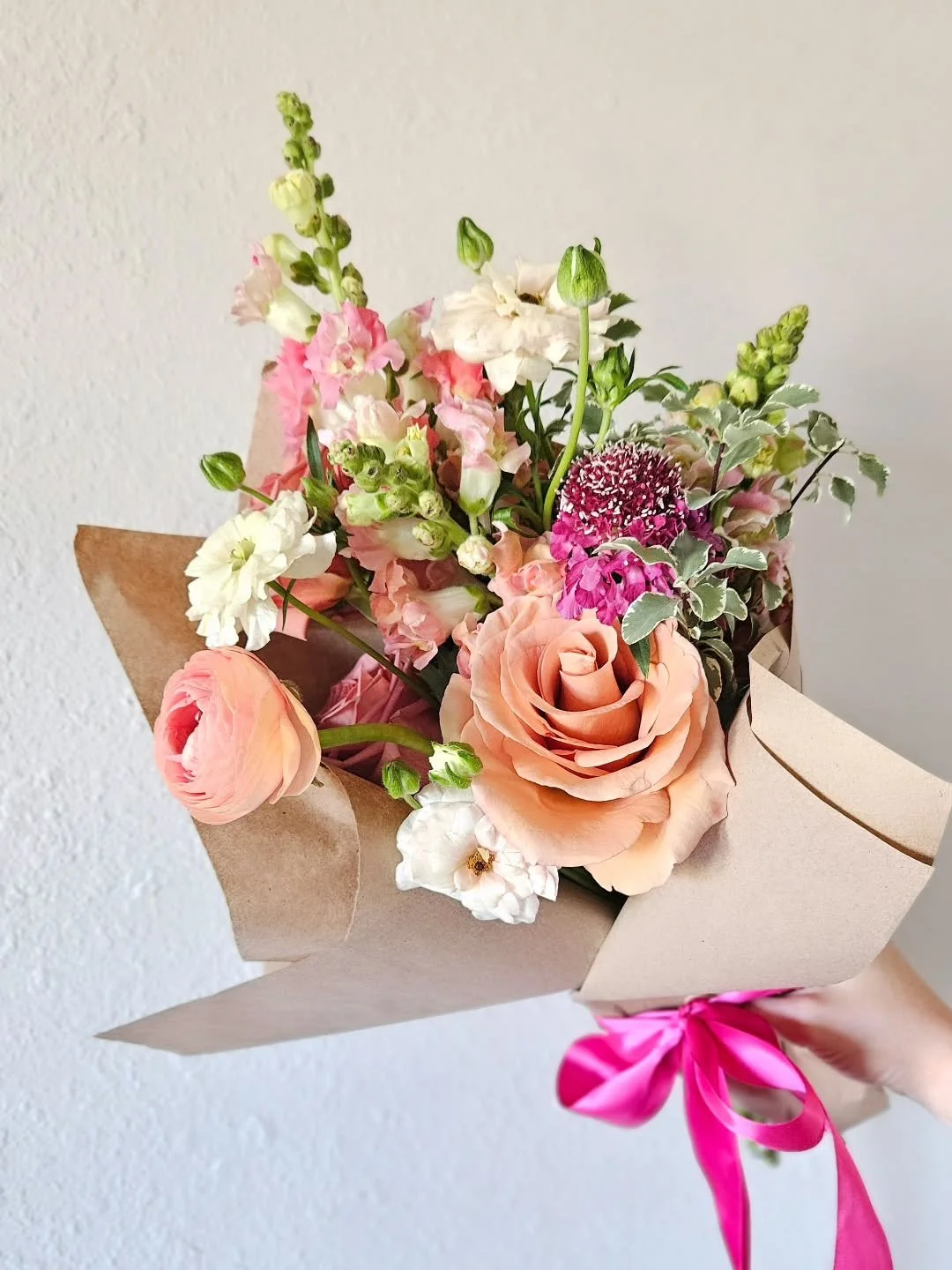 Wake me up when it&rsquo;s lovers&rsquo; month&hellip; 💕 Valentine&rsquo;s pre-orders are officially open! Reserve your blooms now through the link in our bio.

#valentinesday2026 #valentinesflowers #creeksouthfarms #yarrowandjames #flowerdelivery