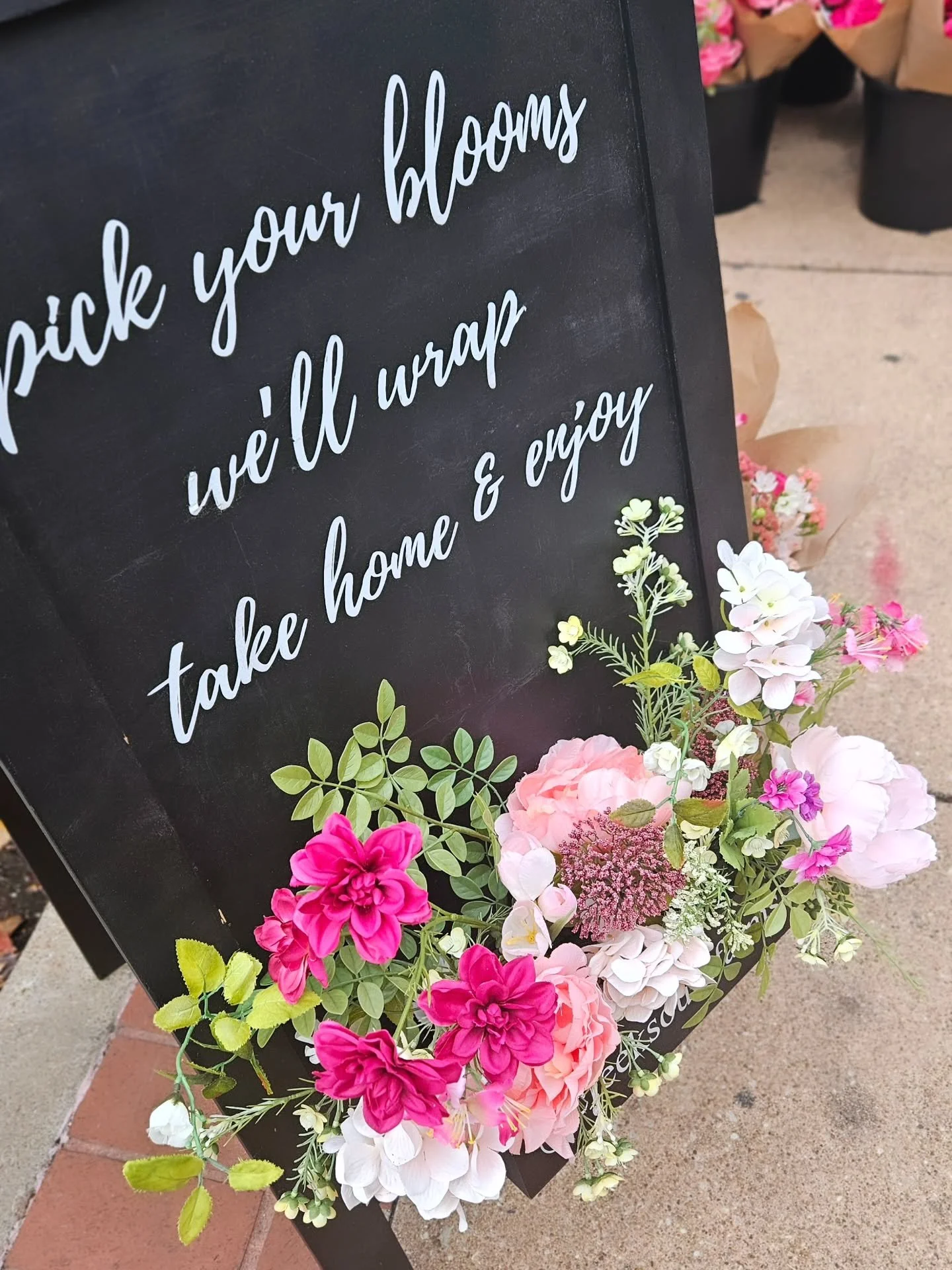 Happy Valentine&rsquo;s Day 💕
We&rsquo;re back at the New Braunfels Farmers Market with fresh blooms&mdash;perfect for the lover (or self-lover) in your life.
Limited quantities available, so come early 🌸

#creeksouthfarms #freshflowers #nbtx #newb