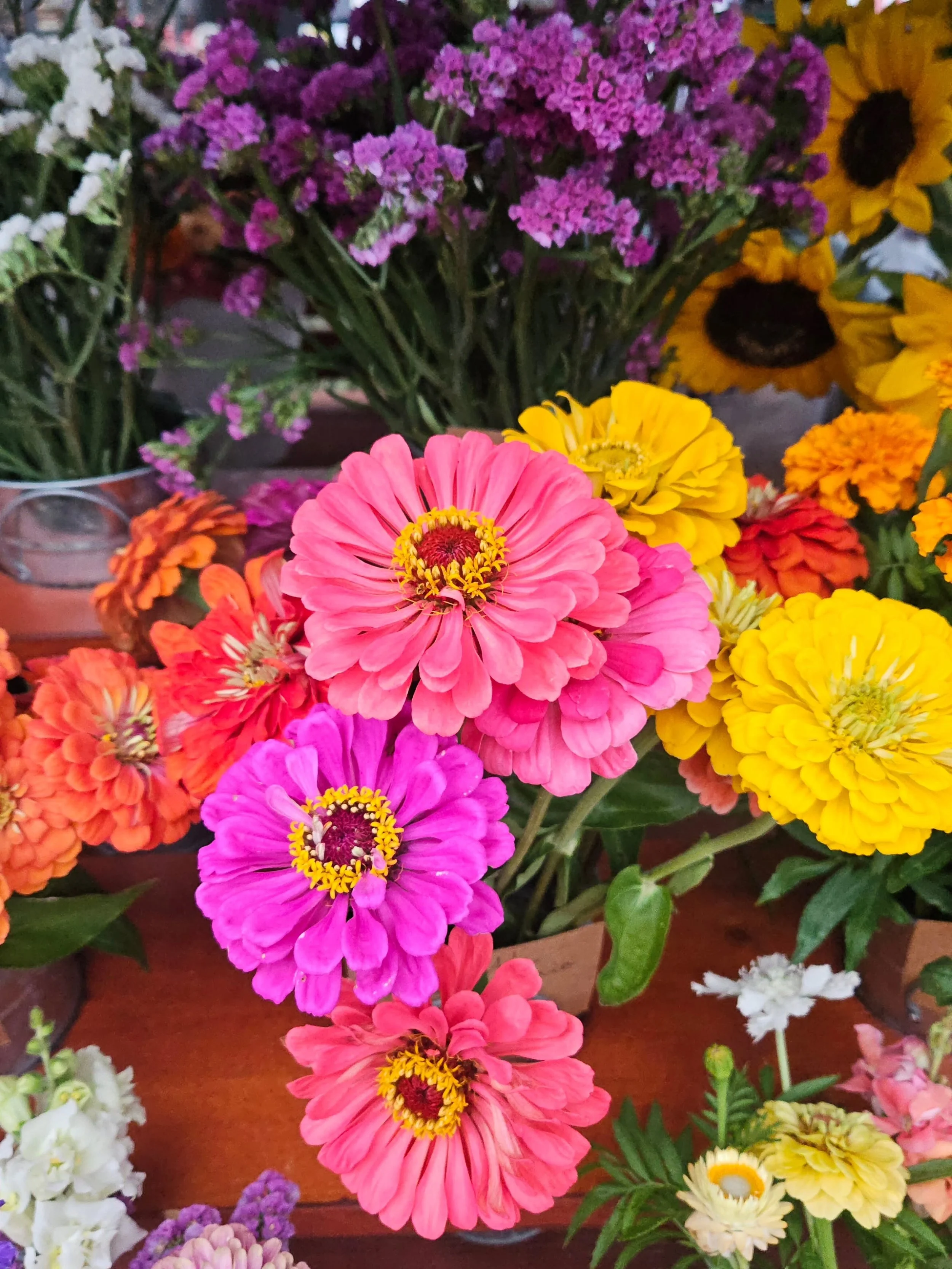 Beat the rain this morning with farm fresh flowers + produce 🌧️💐🍅

The fields are bursting and we packed the truck with the best of the season before the storms rolled in. Nothing better than fresh picked blooms and homegrown goodness on a rainy T