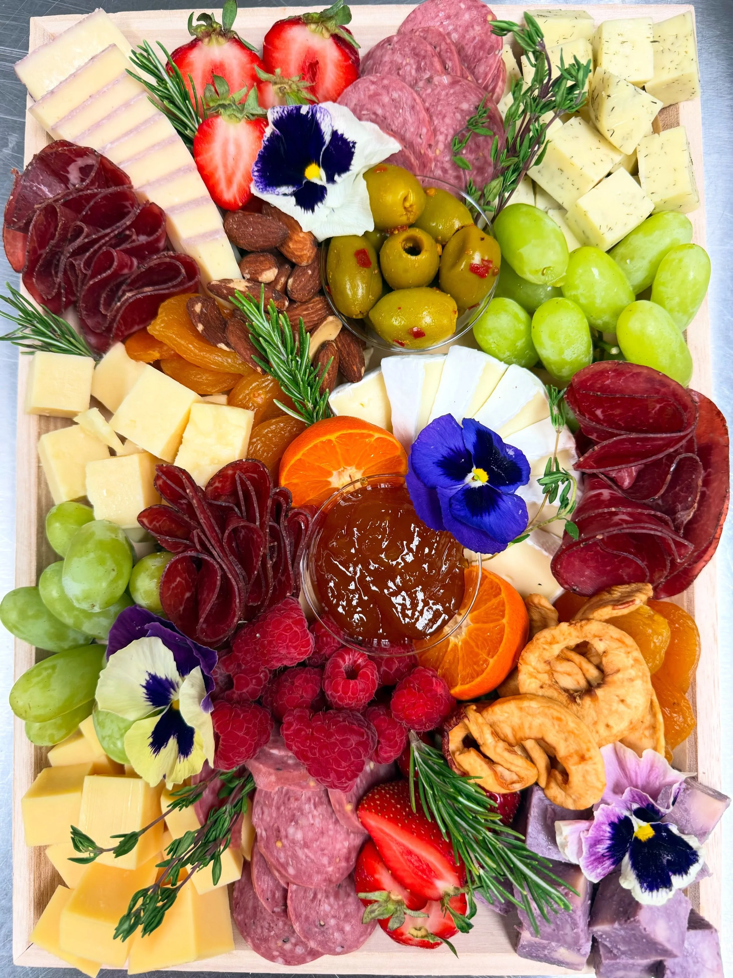 Boards lately! 

Need a board for your next gathering? Let @bleu_oak_charcuterie help you out! 

San Diego county