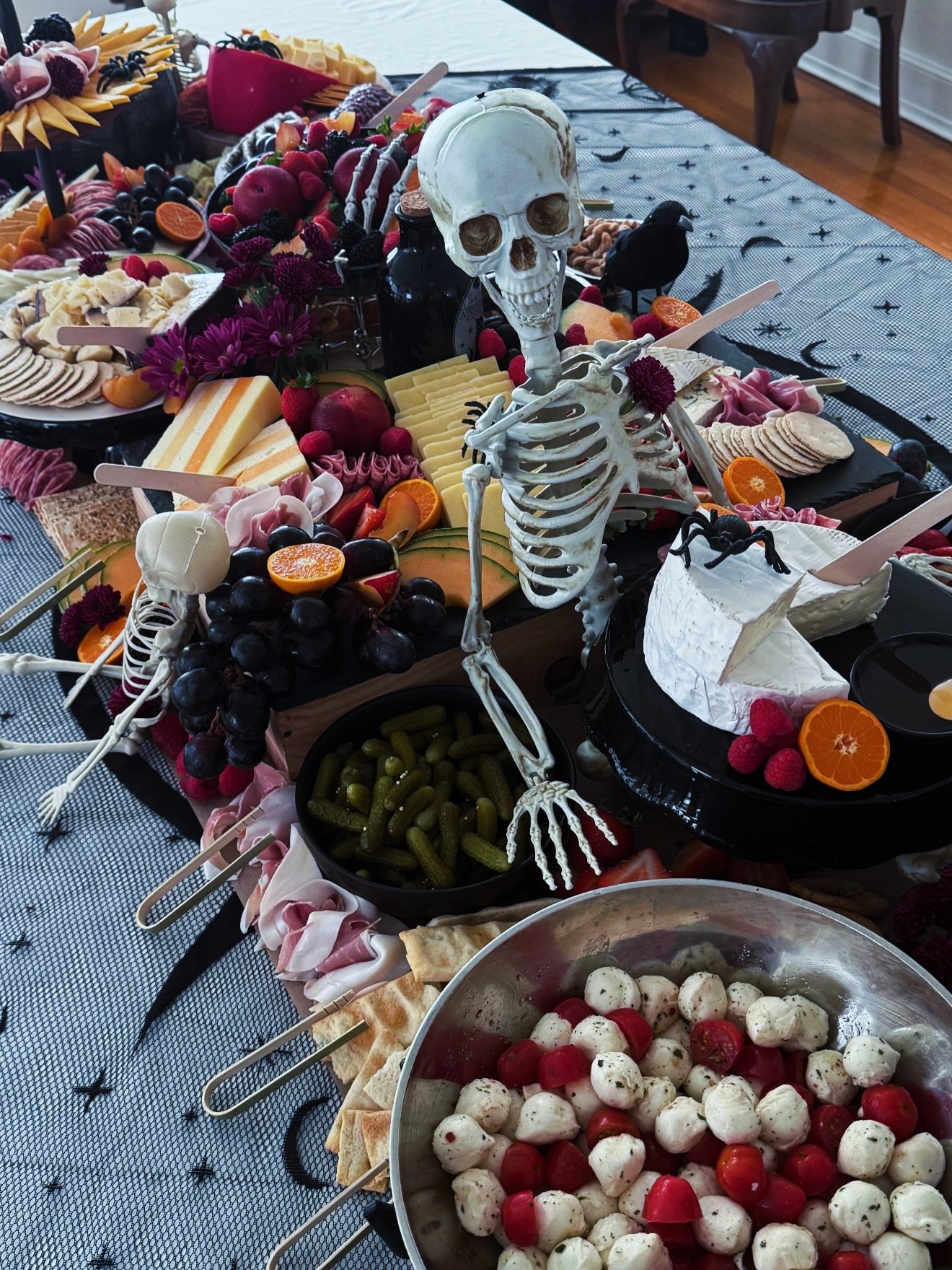 Get your Halloween order requests in!! Available currently for all your spooky board needs!
However we will be closing at 4pm on Halloween night to take the little trick or treating! 🦇 🎃 👻