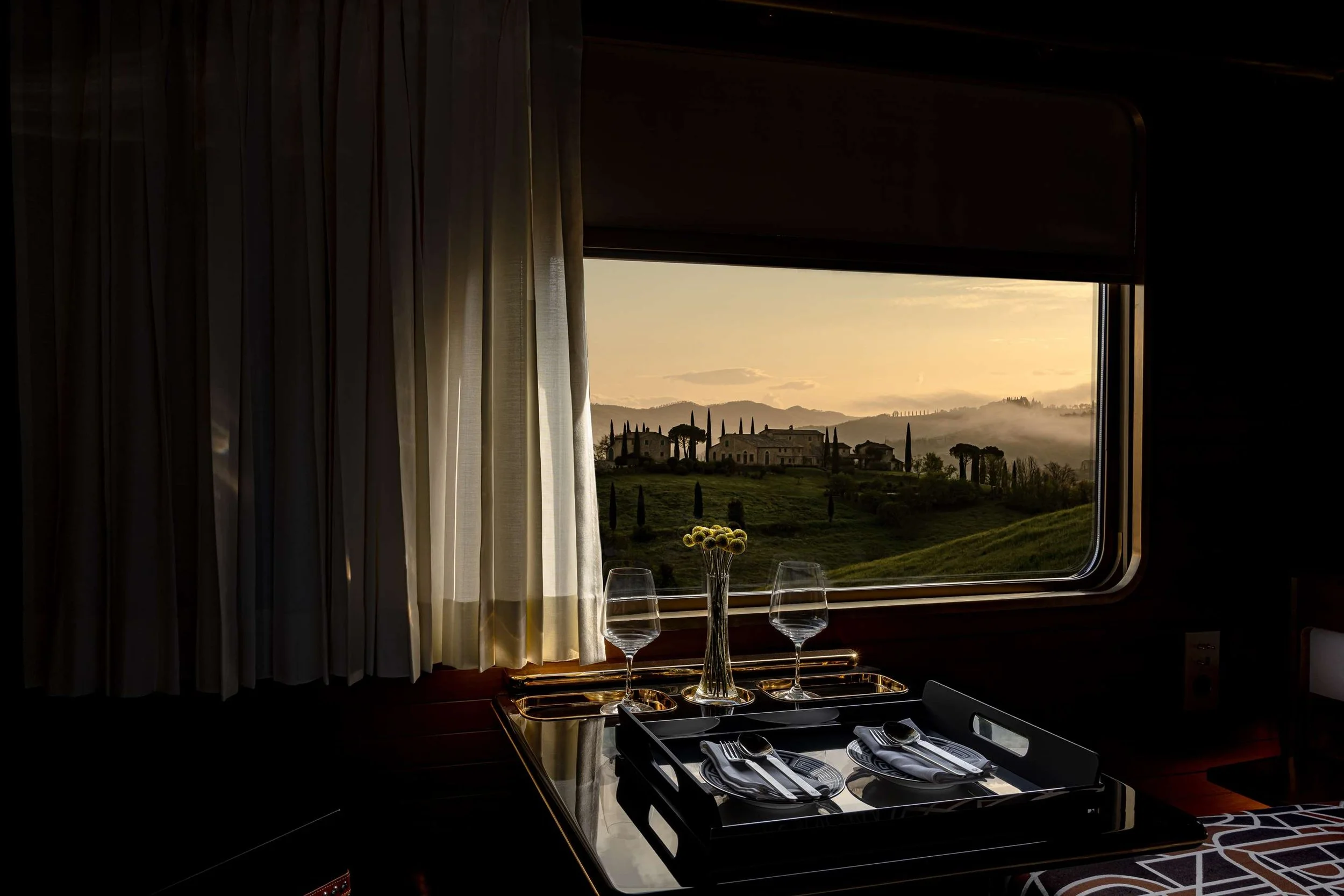 Journeys-with-a-View-6-Train-Train-Accor-Orient Express La Dolce Vita -4.jpeg