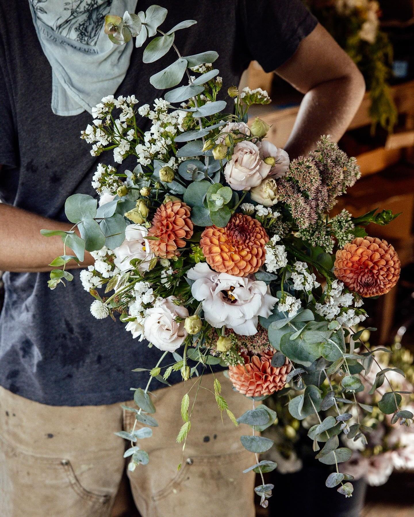 With blooms about to pop off in our tunnels here is where you can find our sustainably grown florals out and about this year!

@sparkbagel for mixed bouquets in a delish bagels and blooms moment 

@belfastcoop for weekly single variety bunches to bui