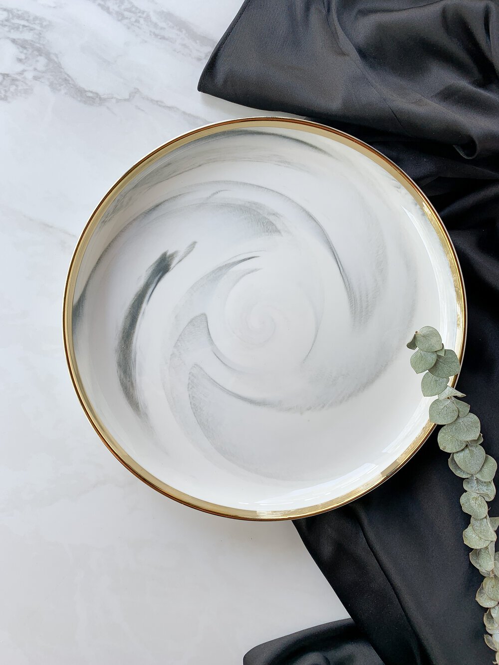 "The Luxury Collection" Marble Design Plate with Gold Trim - Large