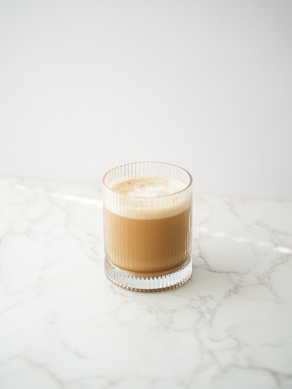 Add a touch of sparkle to your morning coffee or teatime brew with our eye-catching Aurora Mug. Crafted from clear glass with a ridged texture that catches the light, its tiered design allows for easy stacking. Perfect for both hot and cold drinks.