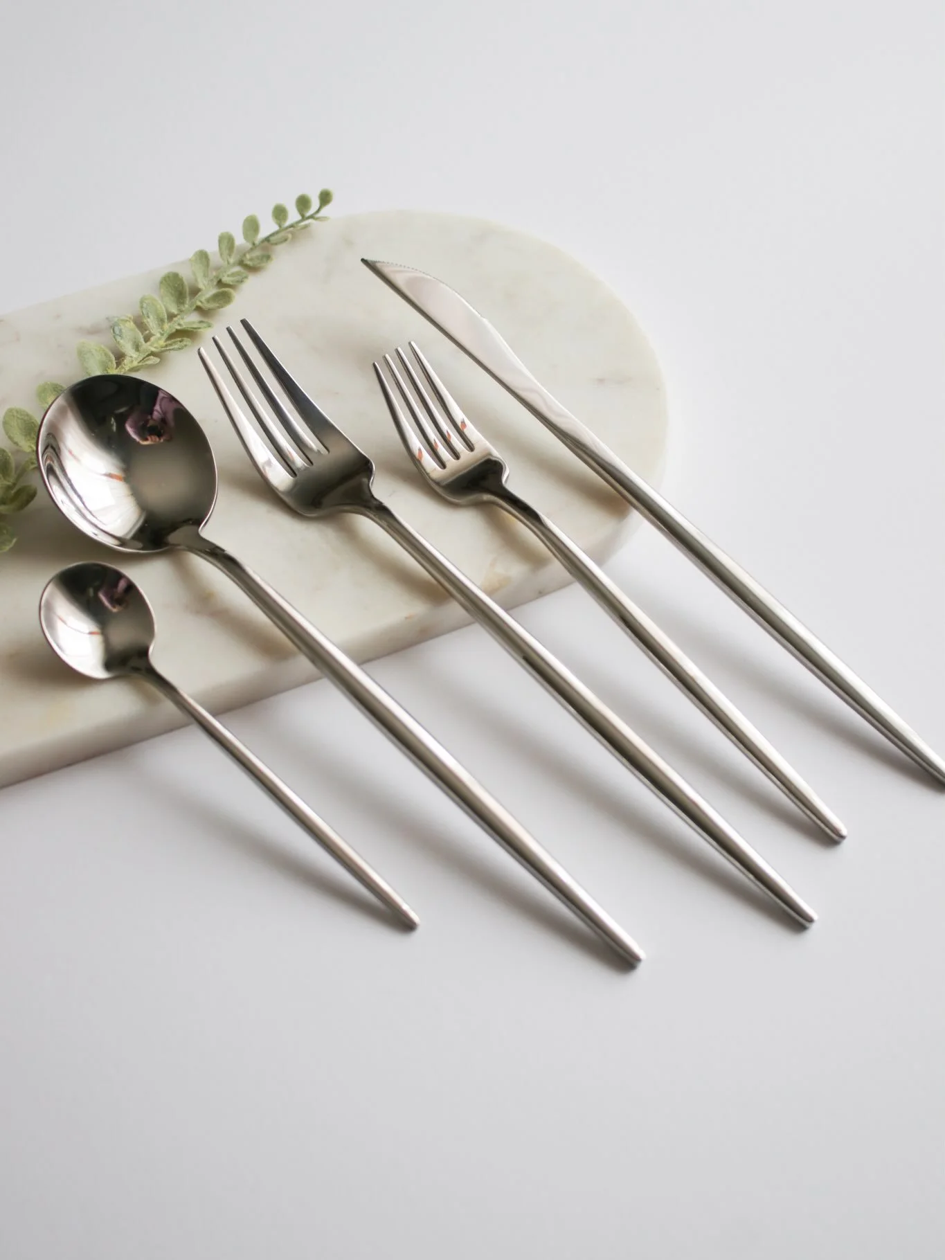 A little elegance for the everyday table ✨
Our GENOA Mirror Silver Flatware has that timeless, polished look that makes even a simple meal feel a little more special. Made from 18/10 stainless steel, it&rsquo;s beautiful, sturdy, and easy to pair wit