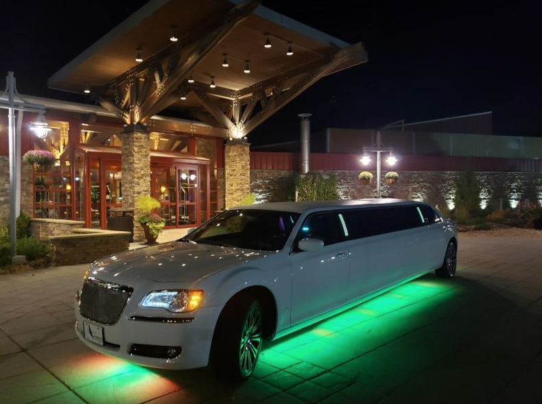 CHRYSLER 300 - FREE LIMO MIAMI 1.png