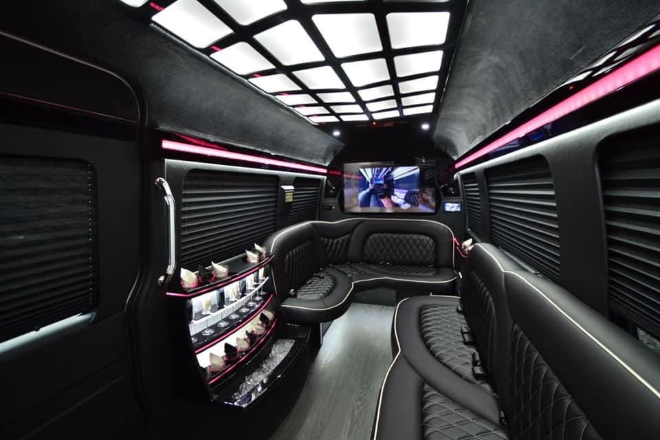 SPRINTER LIMO - FREE LIMOUSINE MIAMI 1.jpg