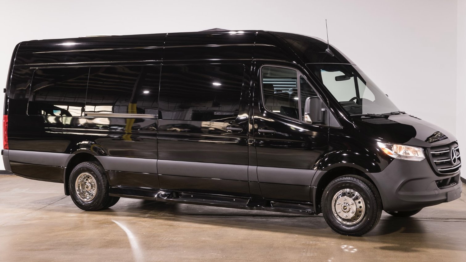 EXECUTIVE SPRINTER 13 PAX- FREE LIMO MIAMI.jpeg