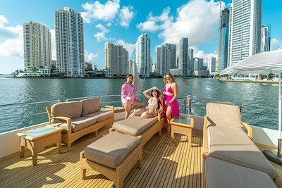 100' AZIMUT JUMBO - FREE YACHT MIAMI 2.jpeg