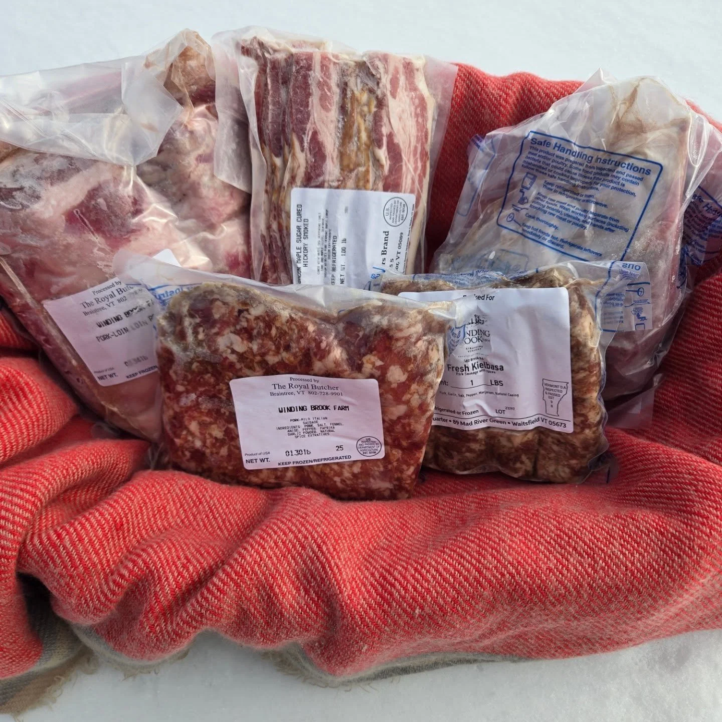 We have holiday meat boxes on sale!  Visit our website for the full selection and to place an order.  We'd love to feed you and your loved ones this season 🎄