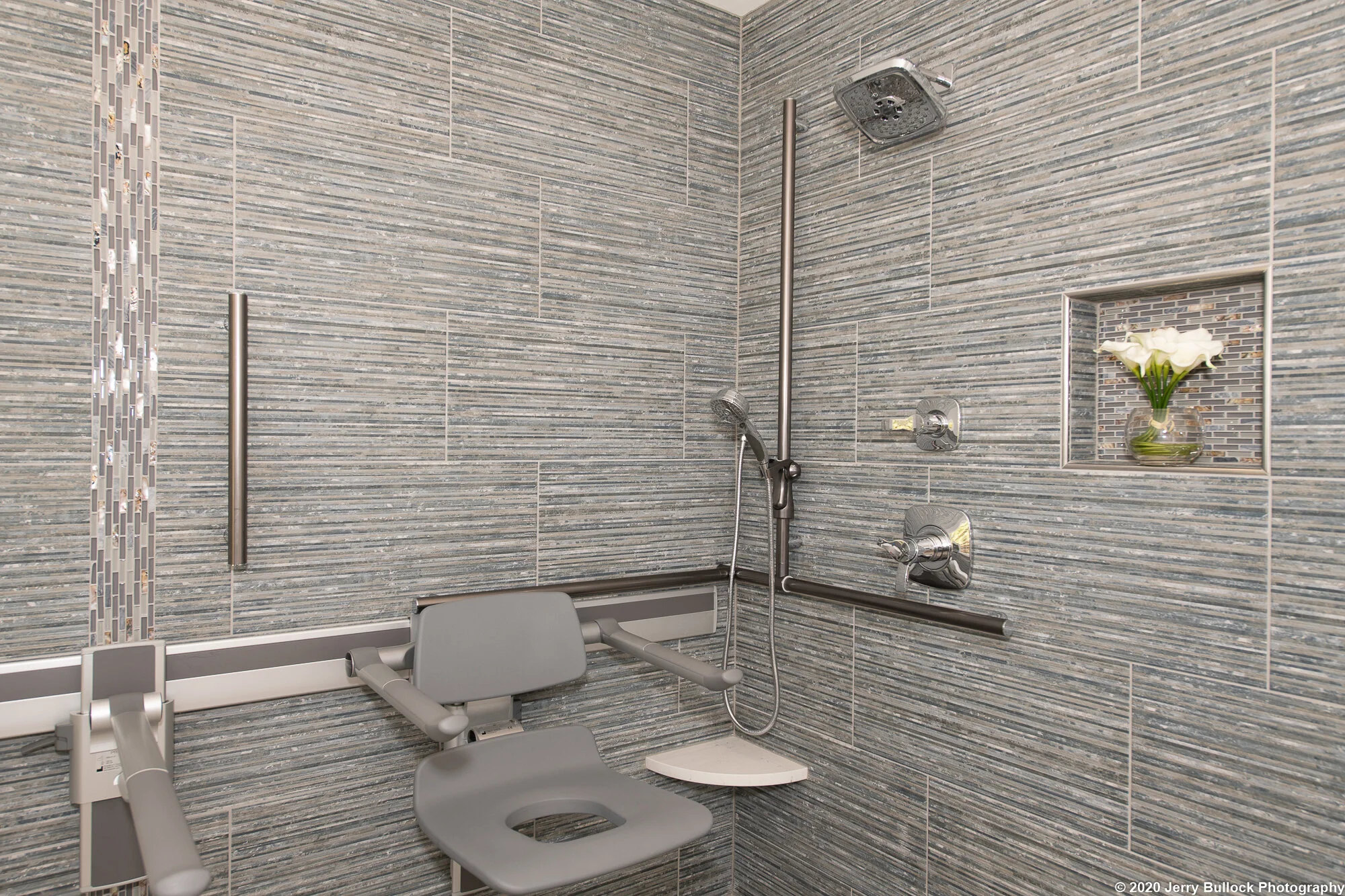 Closeup shower corner.JPG