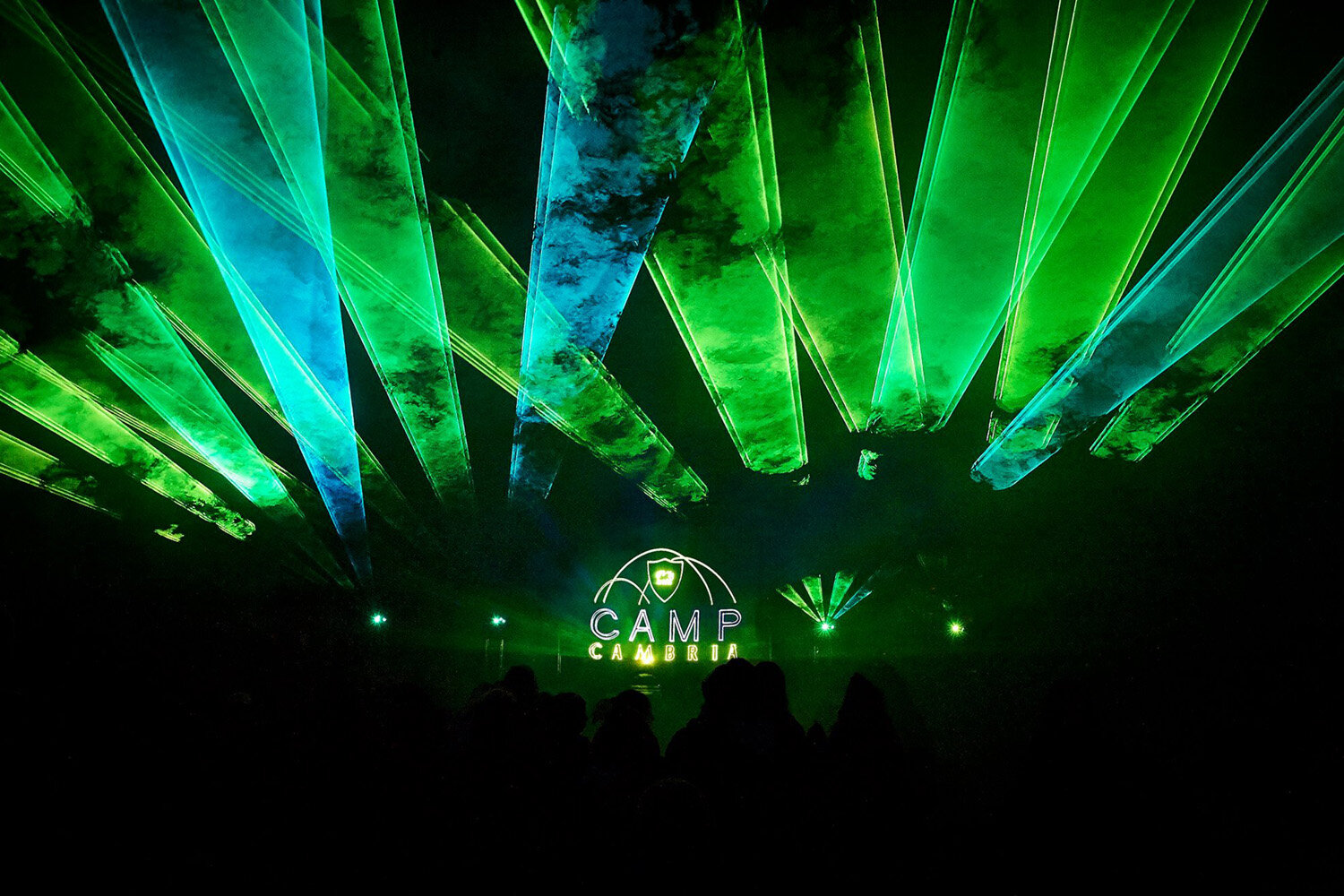 Immerse in a laser show that surrounds you with images, colours, lights and sound.