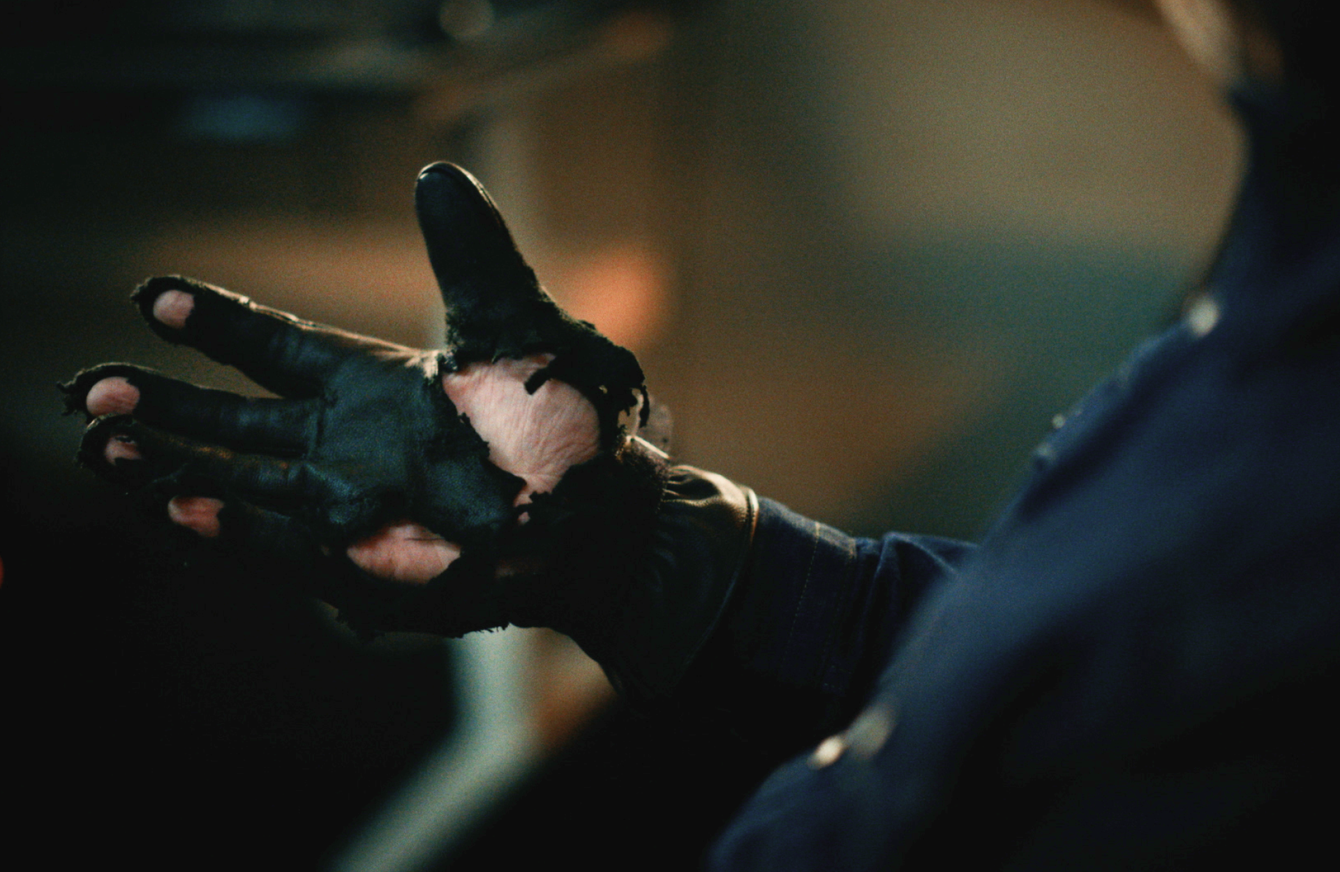 04B_Glove.png