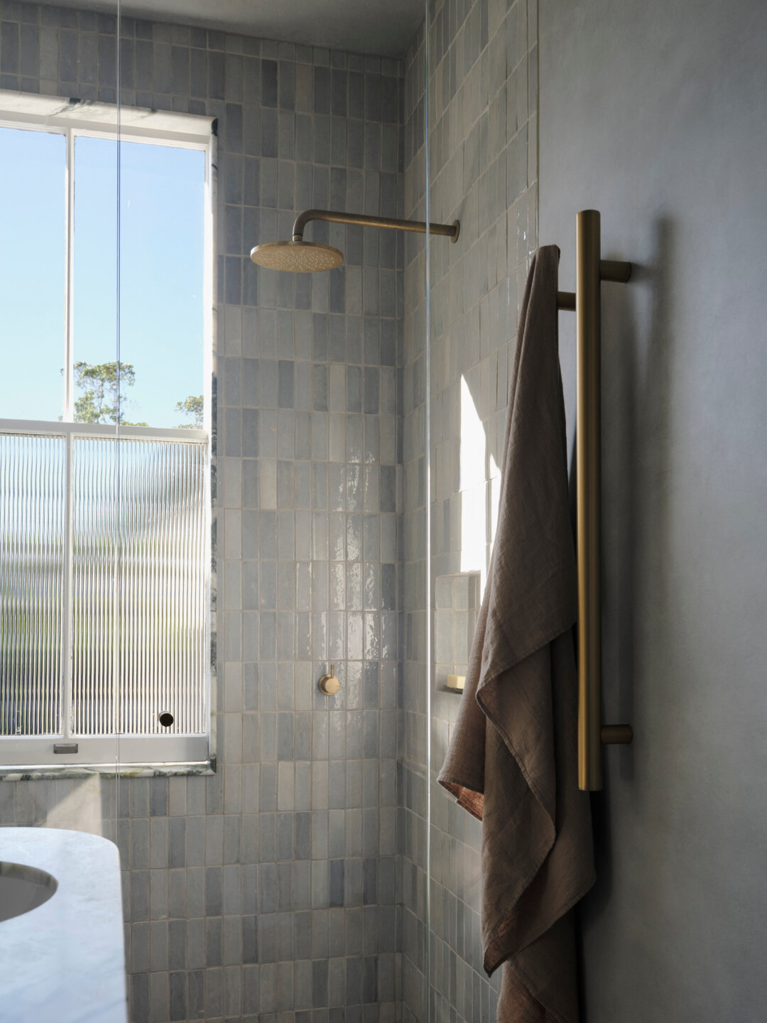 Master Ensuite shower featuring Moroccan handmade tiles in our Oatley House project⁣
.
.
.
.
Design: SE D&Eacute;A
Construction: @robertplumb.fix
Photography: @dave_wheeler
Styling: @atelier_lab_

Frama Bath Towel from @oliverthomstore

#oatleyhousep