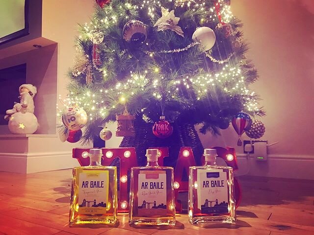 All you need under your Christmas tree this year!! #GIN #clydebank#tropical#rosegold#socialandcocktail#ginfestivals#ginden#xmas #pinkgin #festivedrinks #christmascheer #christmastime🎁🎅🏻🌲🎉❤️