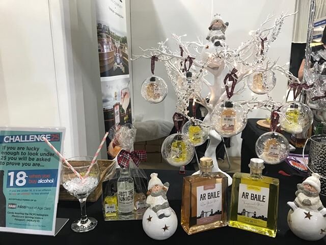 Day three at the Country Fair SEC Glasgow....Looking forward to another fantastic day !!
#tropical #bankieballoons #rosegold#clydebank#countryfair#xmas