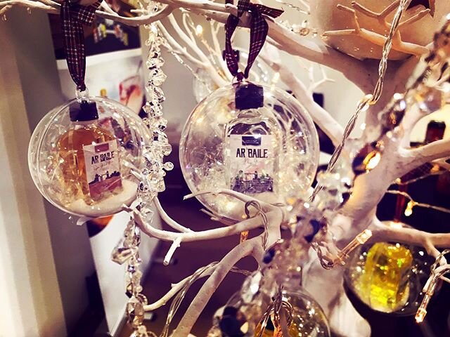 Get into the Christmas spirit with our gin baubles 🎁🎅🏻🌲