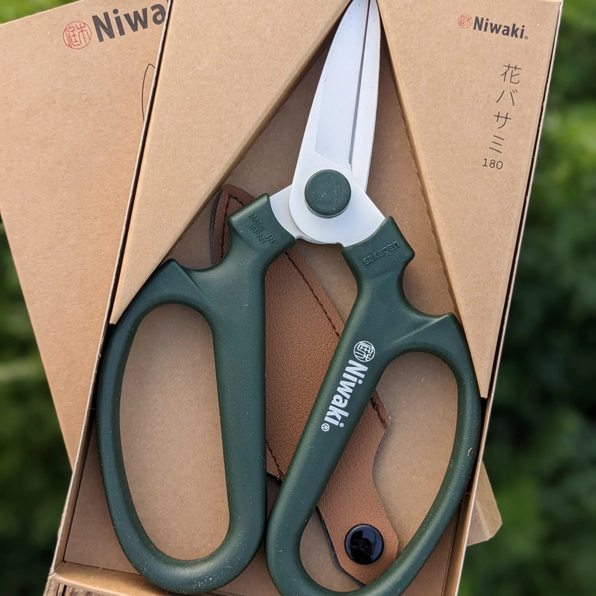 Flowers-scissors-bloemenschaar-Niwaki-4-scaled.jpg.png