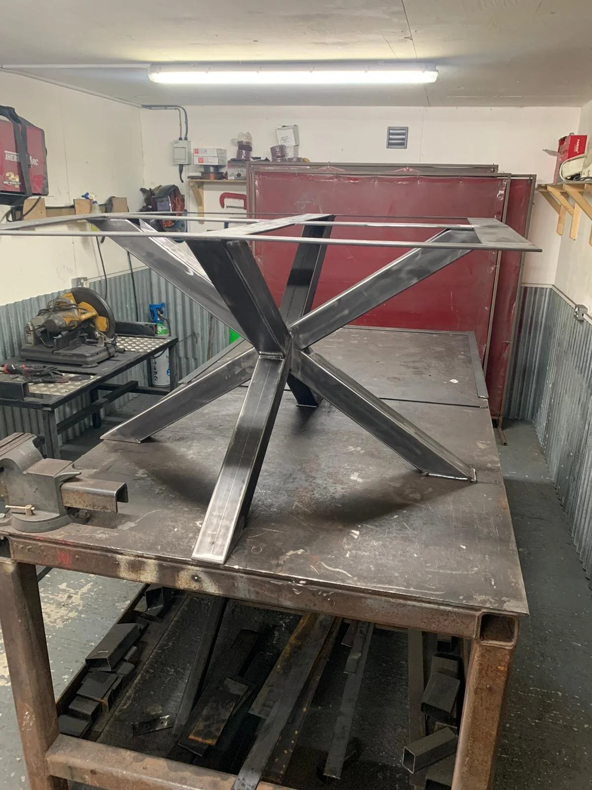 Spider design table legs
